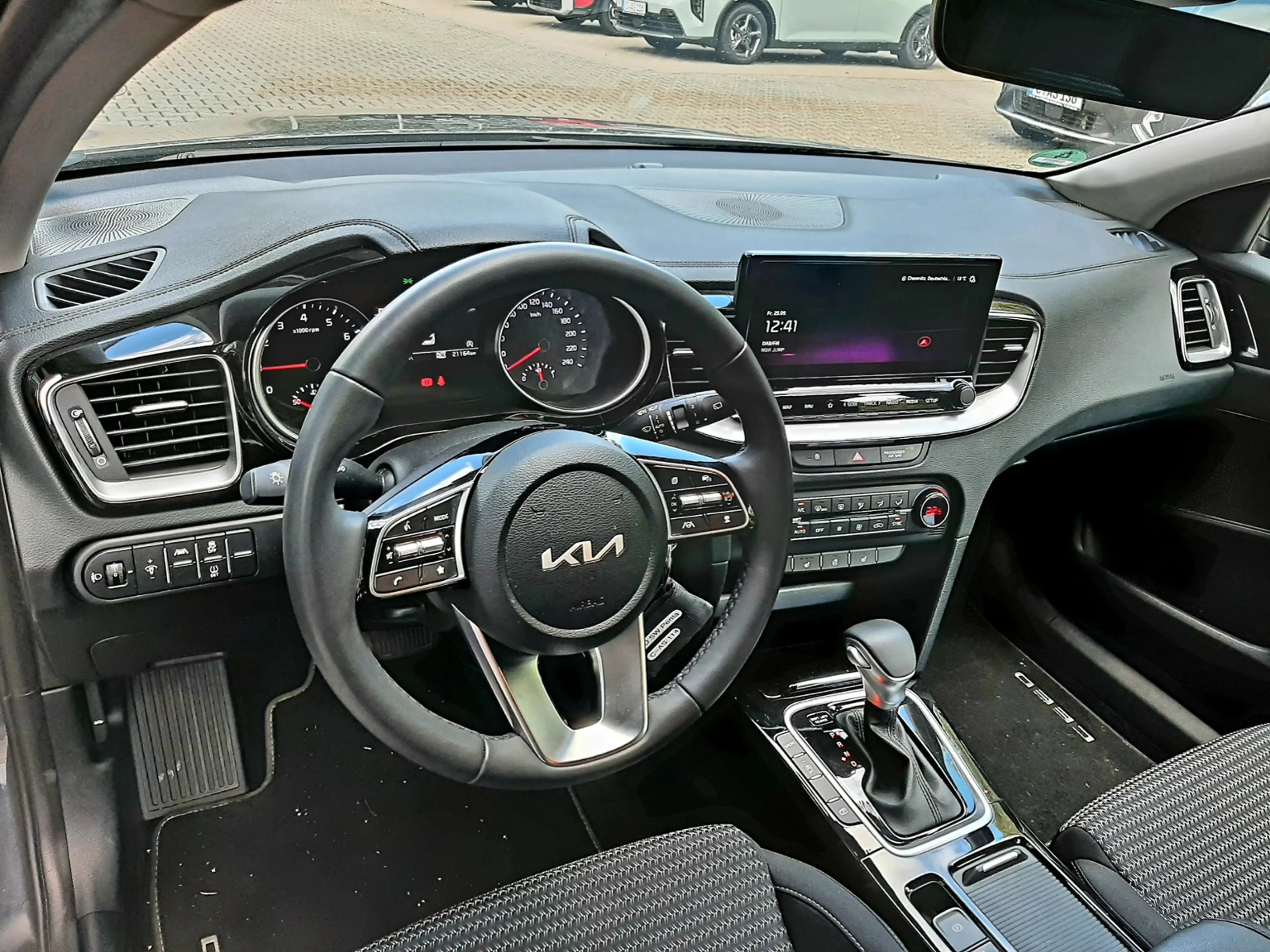 Kia Ceed SW / cee'd SW 1.5T DCT7 140 Spirit STD MJ25 — photo 8