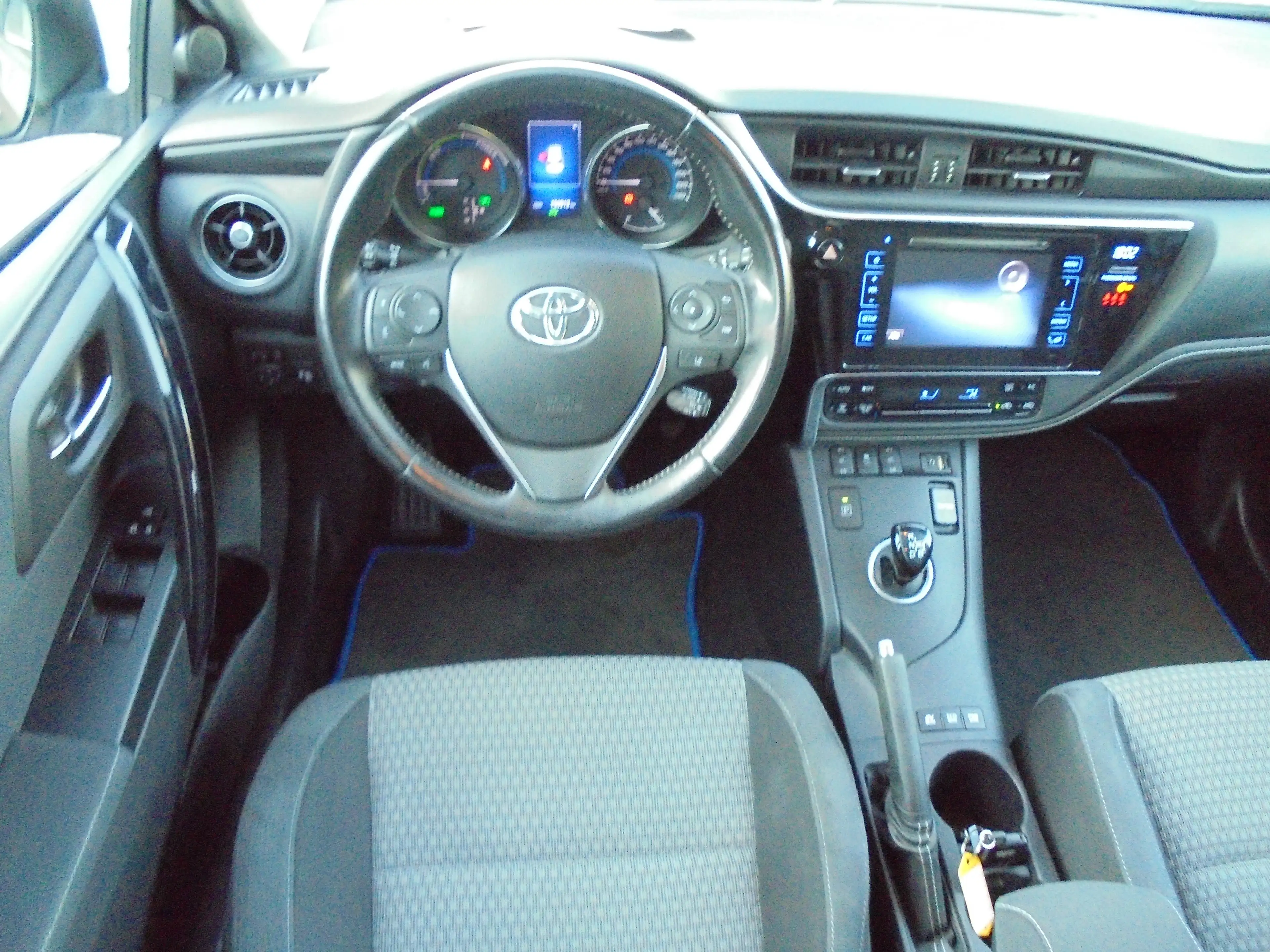 Toyota Auris Auris 1.8 VVT-i Hybrid Edition-S — photo 12