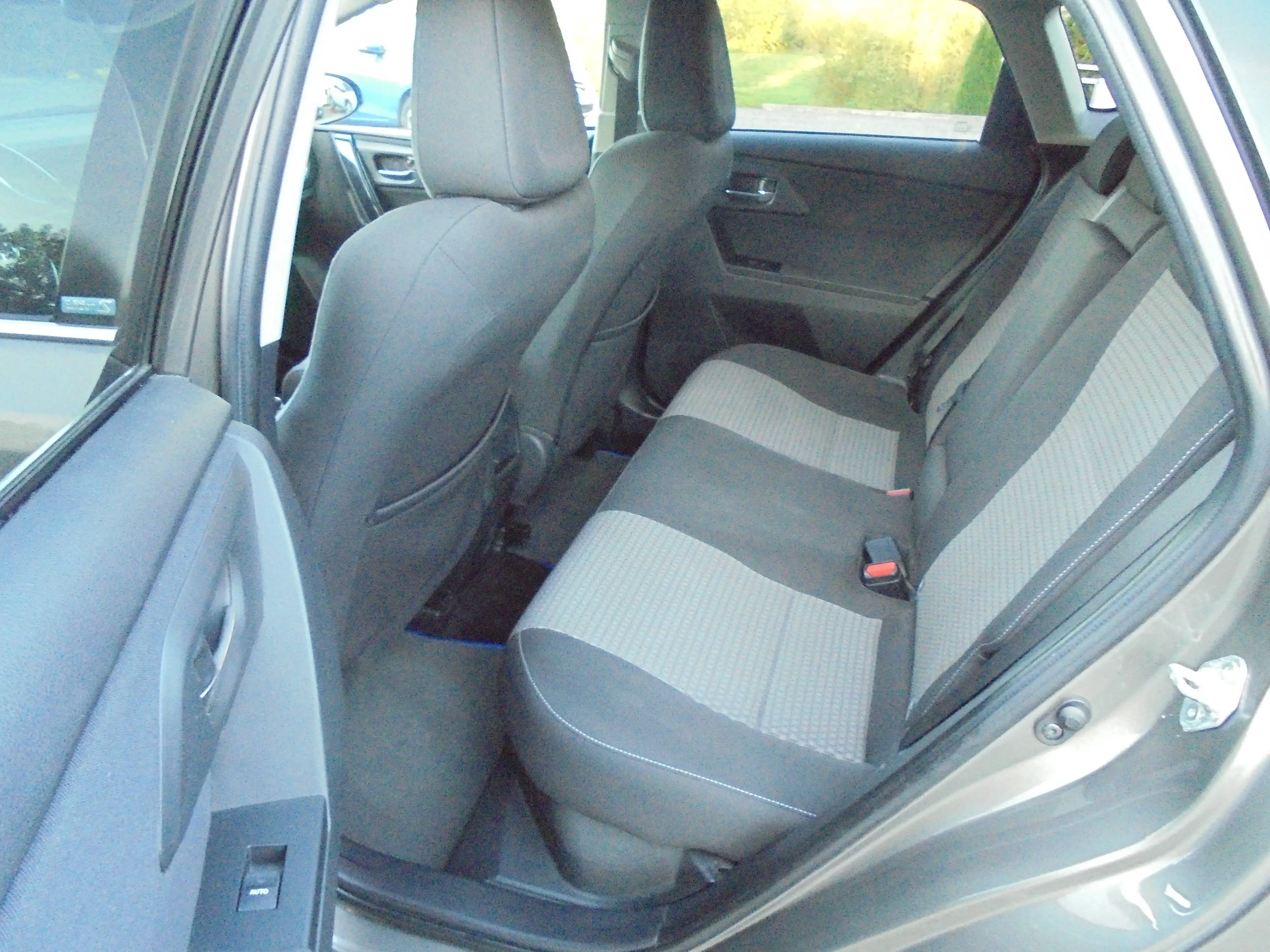 Toyota Auris Auris 1.8 VVT-i Hybrid Edition-S — photo 10