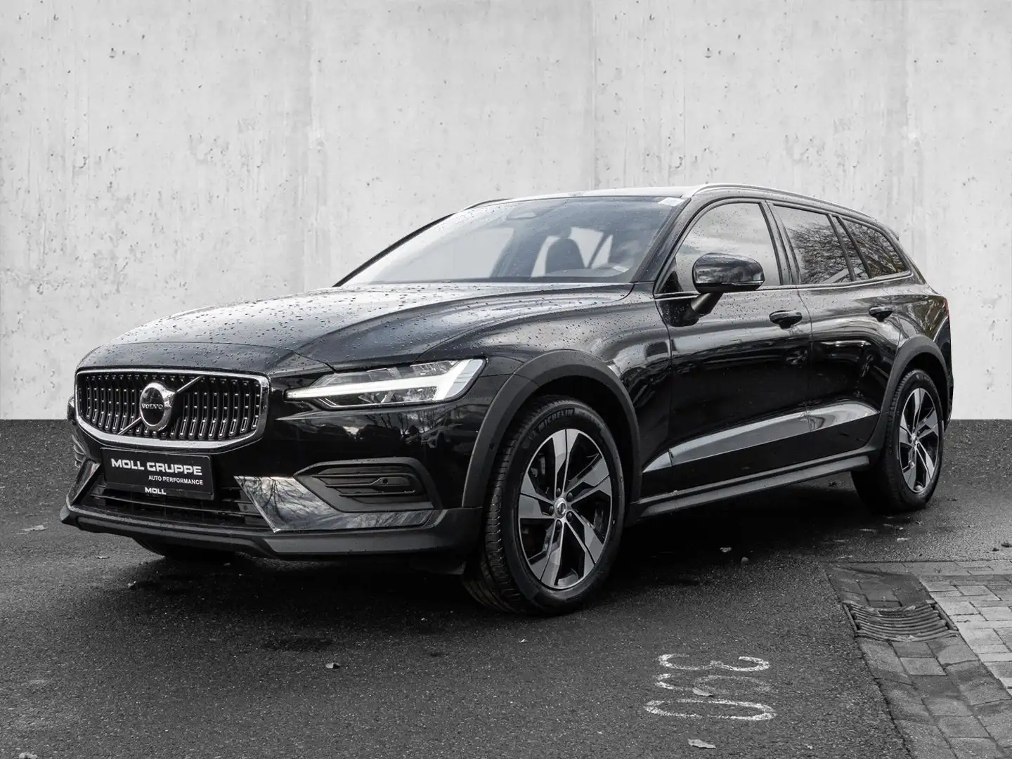 Volvo V60 Cross Country B4 AWD Plus LED Schwarz - 2