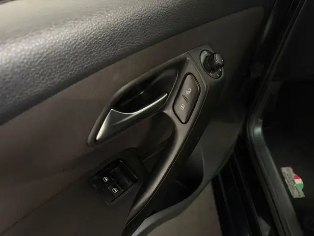 Volkswagen Polo view 6