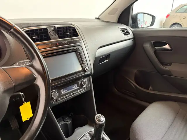 Volkswagen Polo view 5