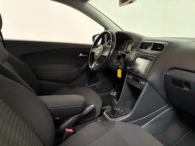 Volkswagen Polo view 3