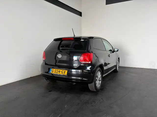 Volkswagen Polo view 2