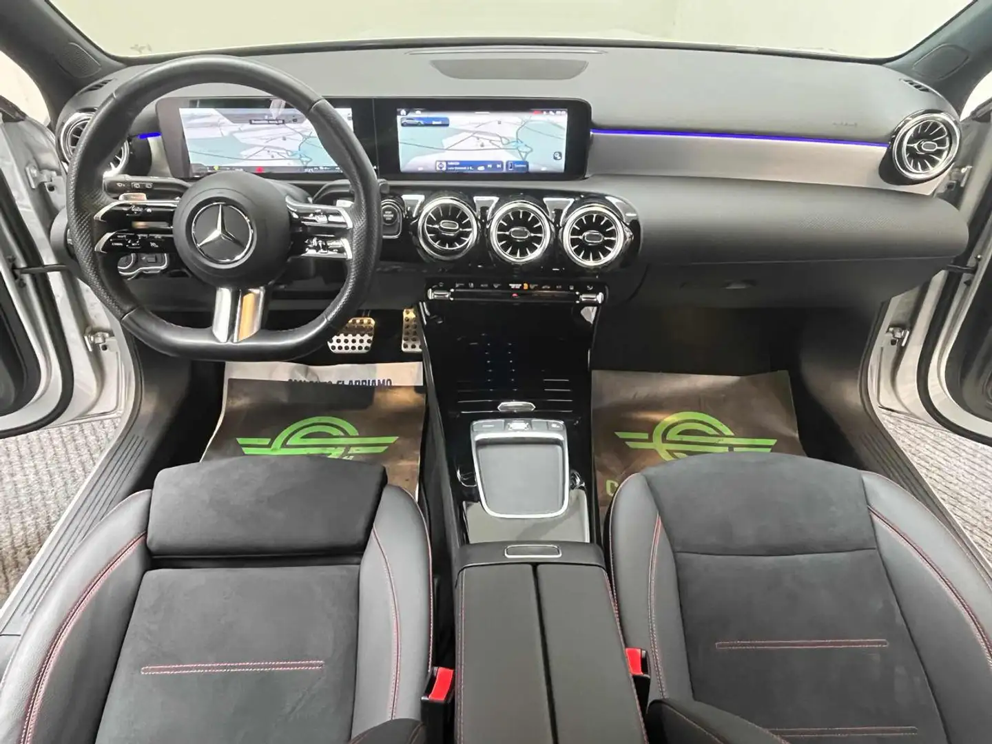 Mercedes-Benz A 250 e hybrid AMG Line Premium ACC|LIGHTPACK|NEWMODEL Stříbrná - 2