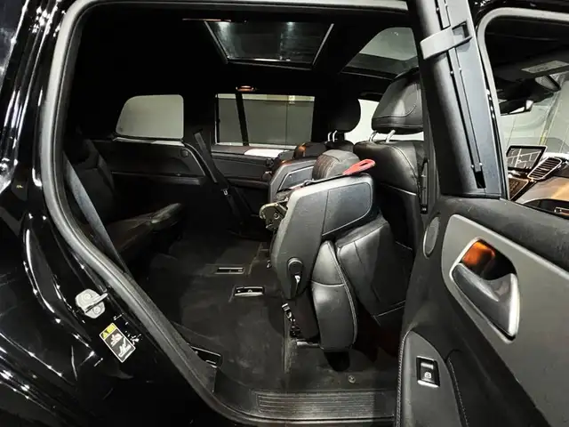 Mercedes-Benz GLS view 14