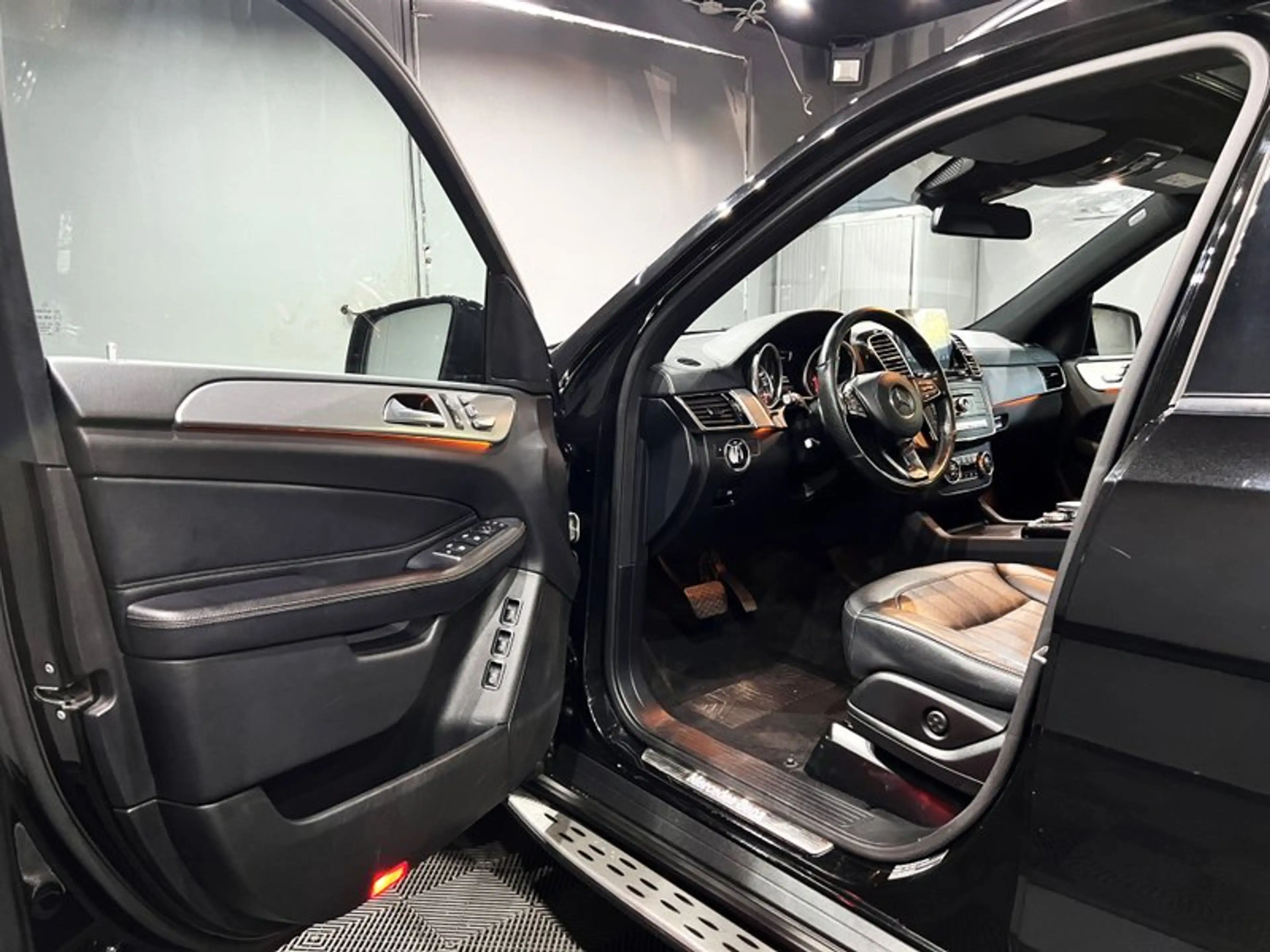 Mercedes-Benz GLS 350 d 4Matic d AMG Night |PANO|LED|360*GRAD|AHK| — photo 10