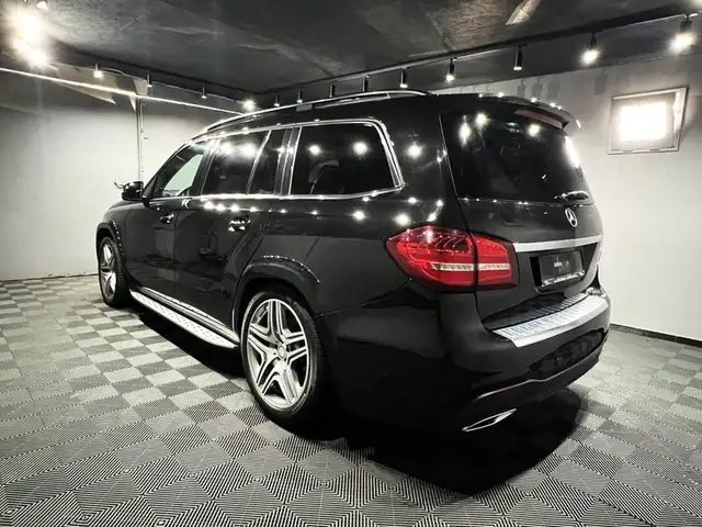 Mercedes-Benz GLS view 3