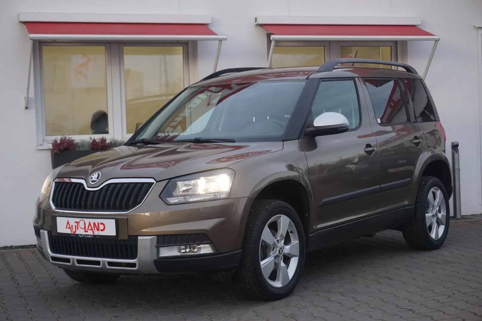 Skoda Yeti Outdoor 1.2 TSI Klima Tempomat Bluetooth Brun - 2