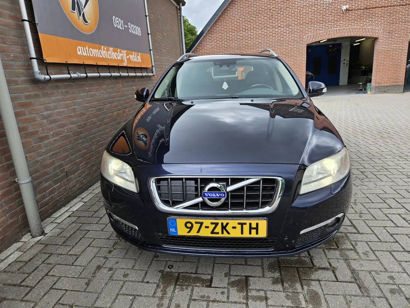 Volvo V70 2.4 D5 Summum Blauw - 2