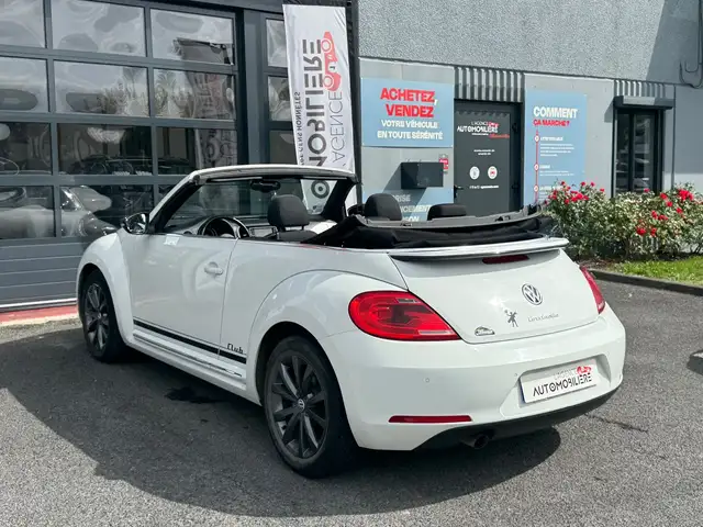 Volkswagen Beetle view 4