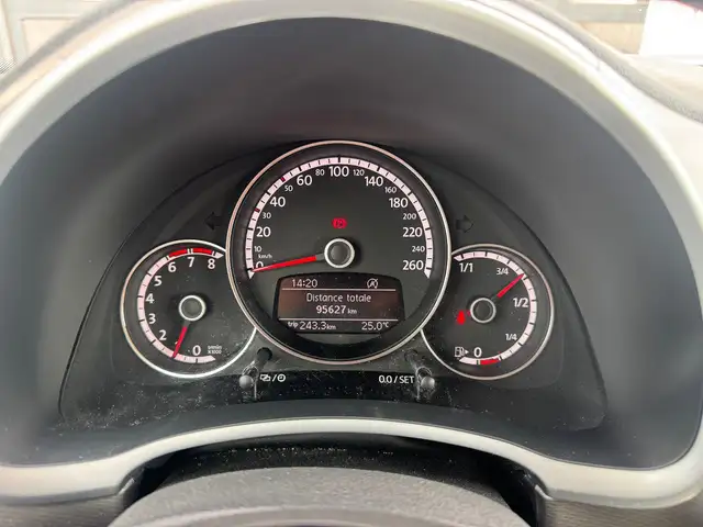 Volkswagen Beetle view 13