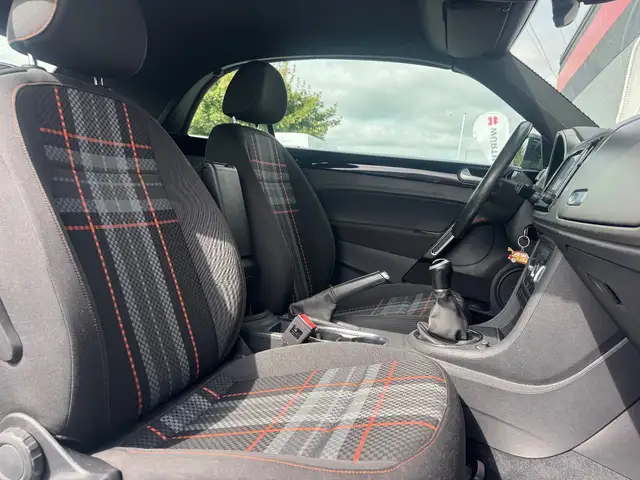 Volkswagen Beetle view 10