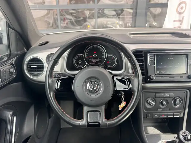 Volkswagen Beetle view 8