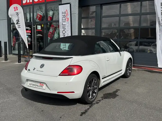 Volkswagen Beetle view 5