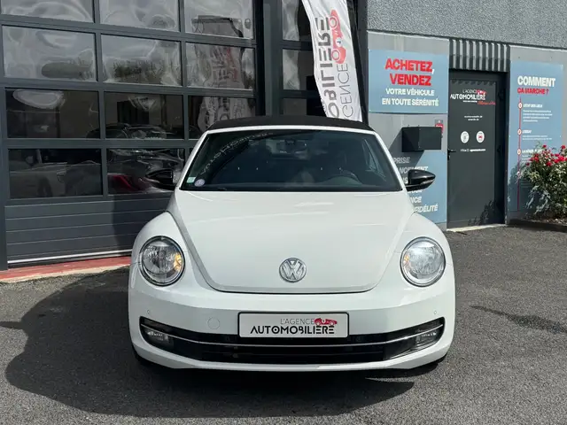 Volkswagen Beetle view 3