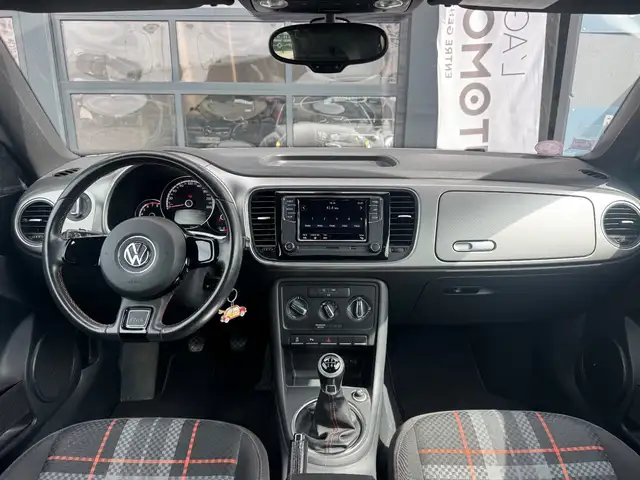 Volkswagen Beetle view 7