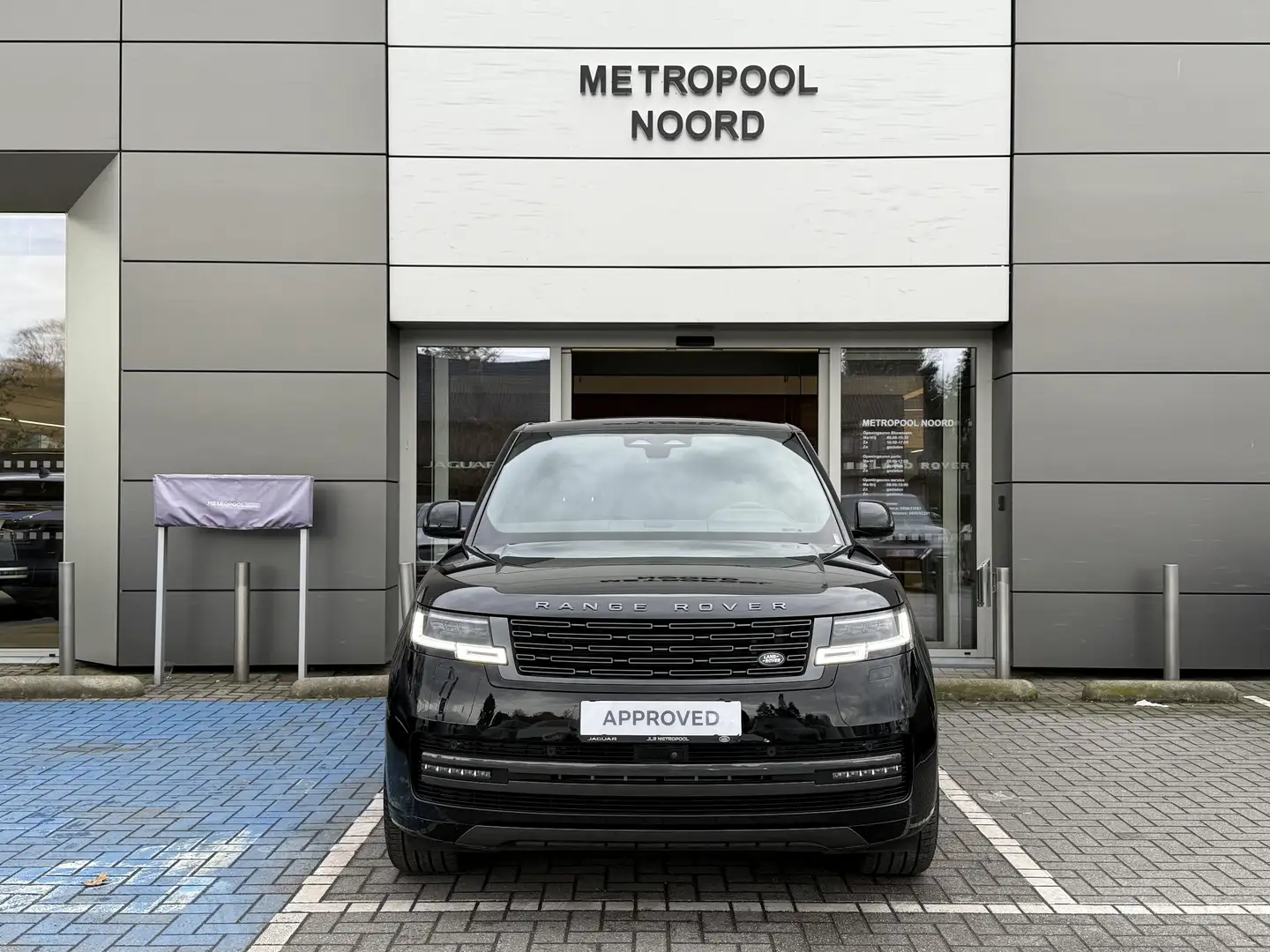 Land Rover Range Rover P440e SE Zwart - 2