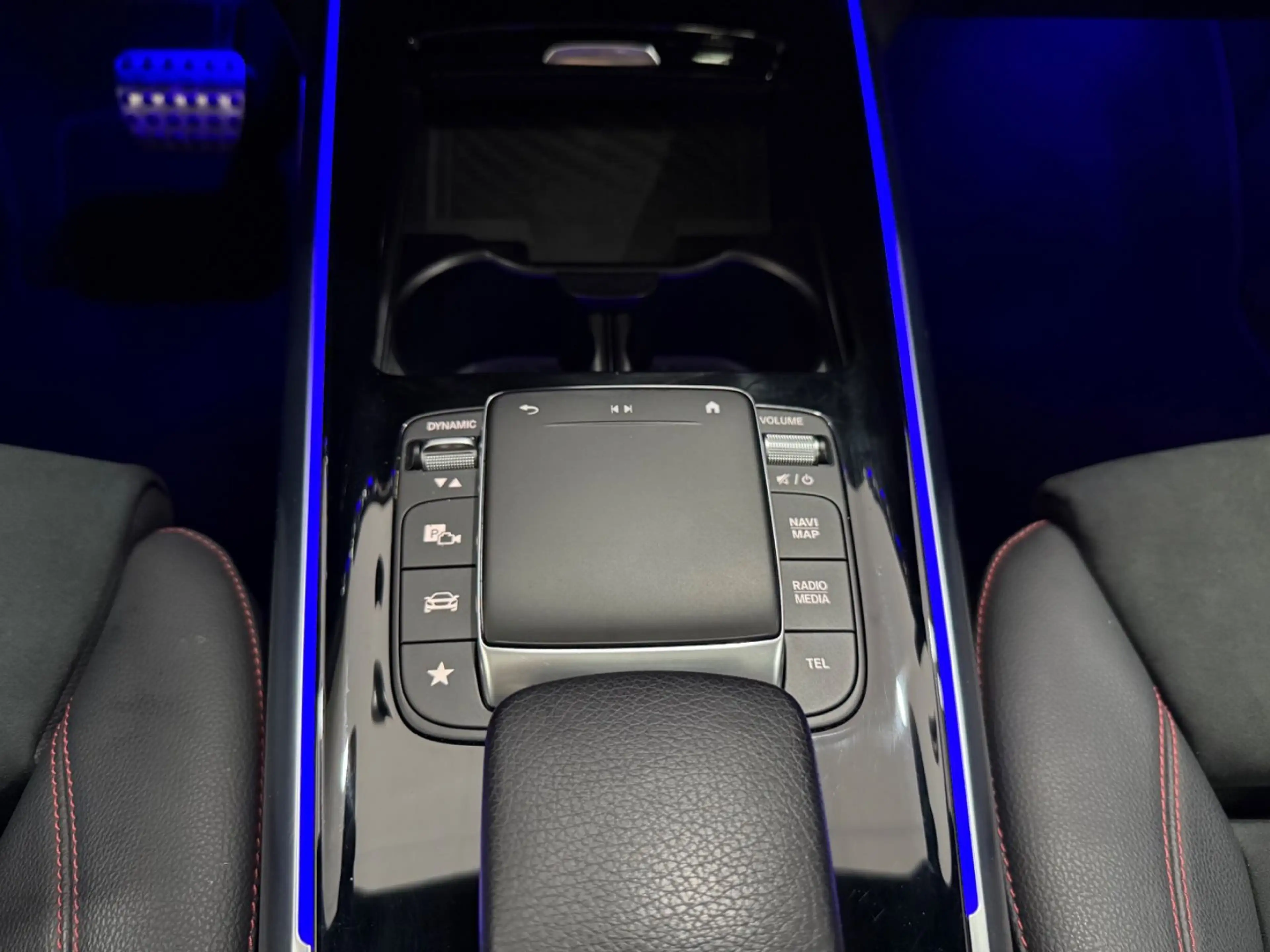 Mercedes-Benz EQA 250*AMG-LINE*PANO*MEMORY*360*AHK*KEYLESS*LED — photo 12
