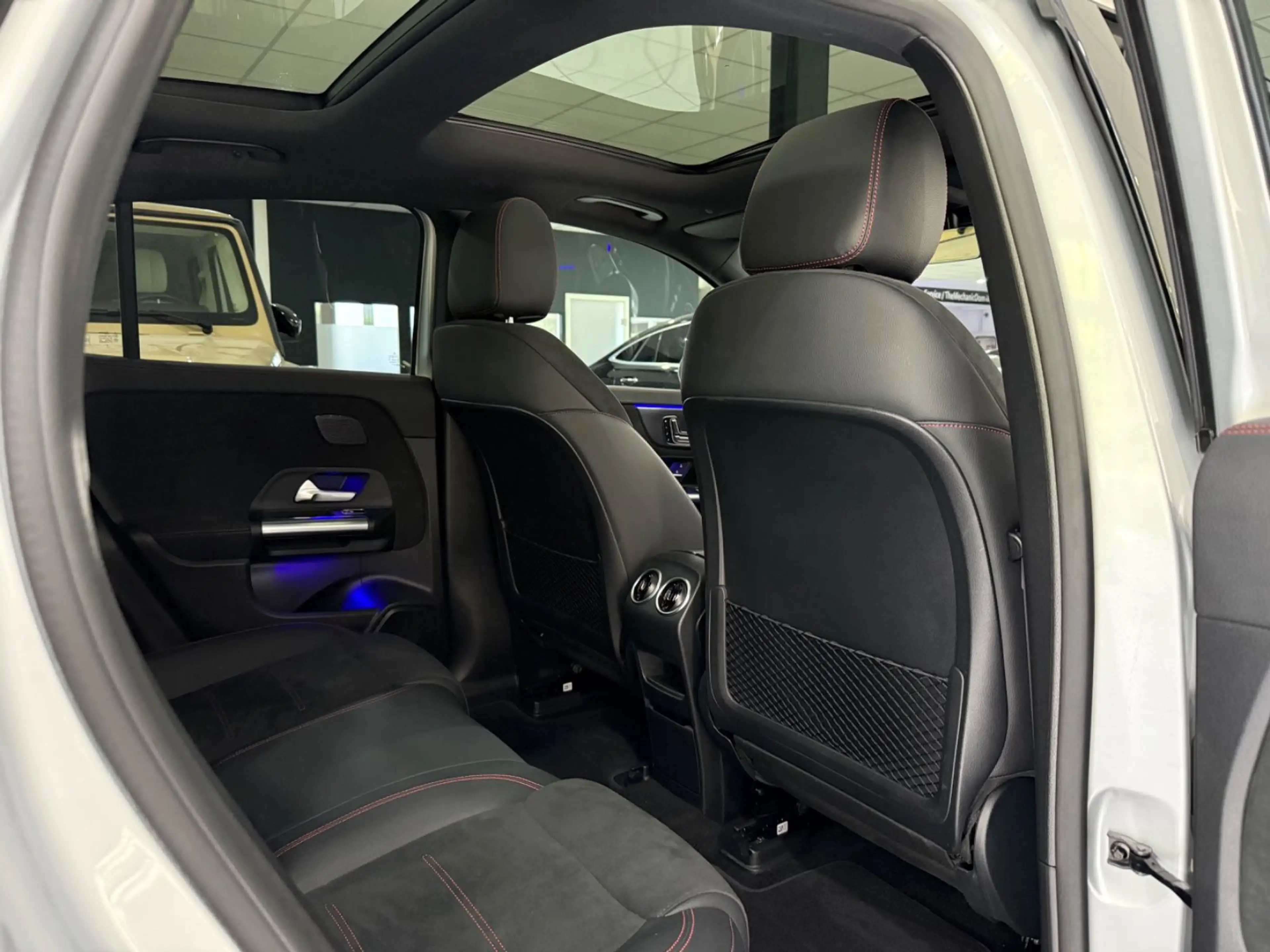 Mercedes-Benz EQA 250*AMG-LINE*PANO*MEMORY*360*AHK*KEYLESS*LED — photo 13