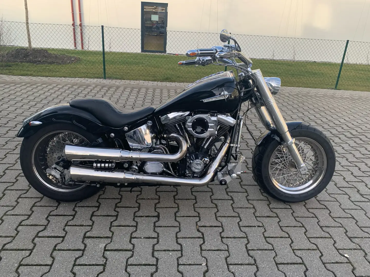 Harley-Davidson Custom Bike FXSTC Noir - 1