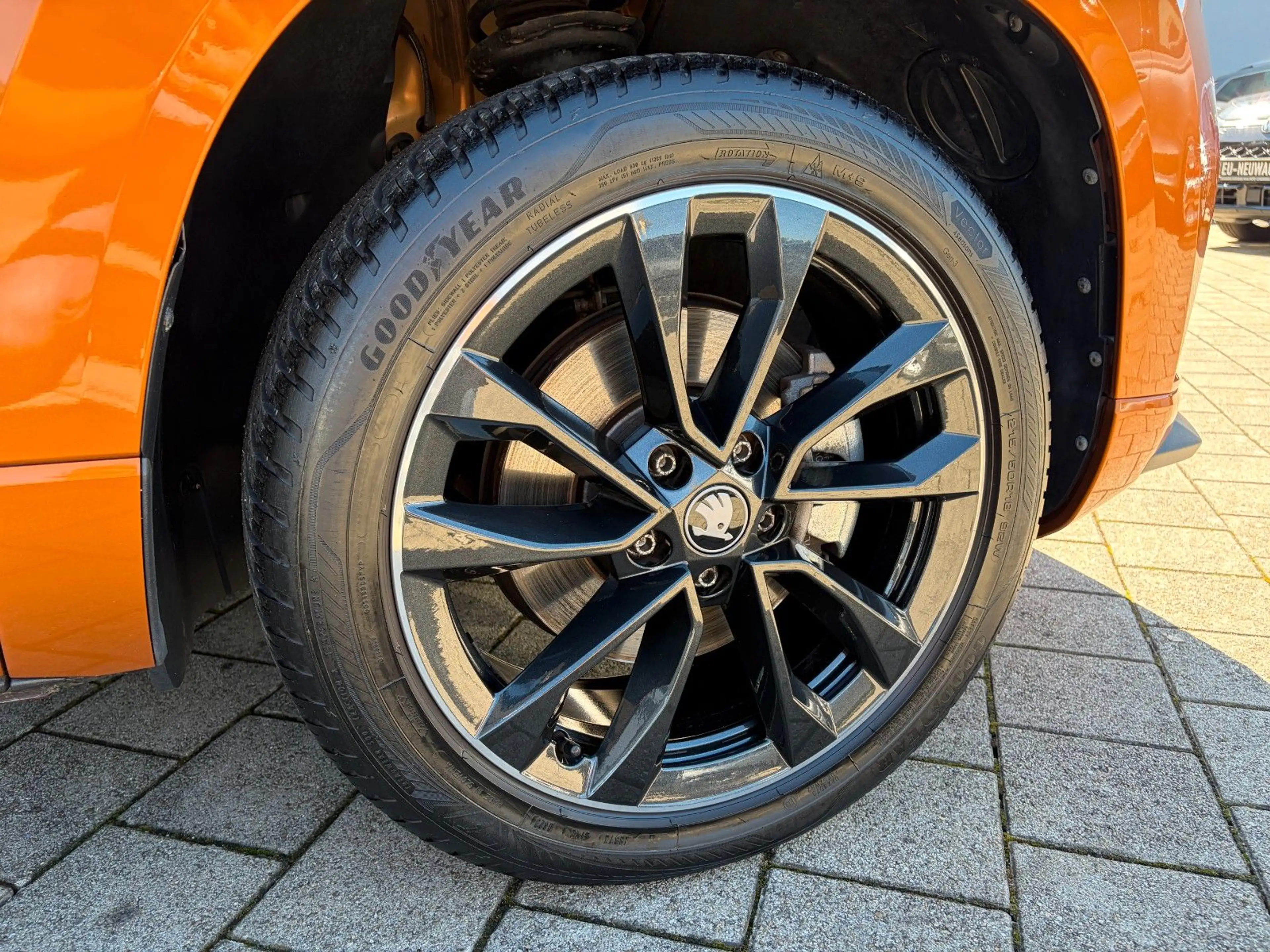 Skoda Karoq 1.5 TSI DSG Sportline 1.HD DCC AHK STHZG. — photo 5