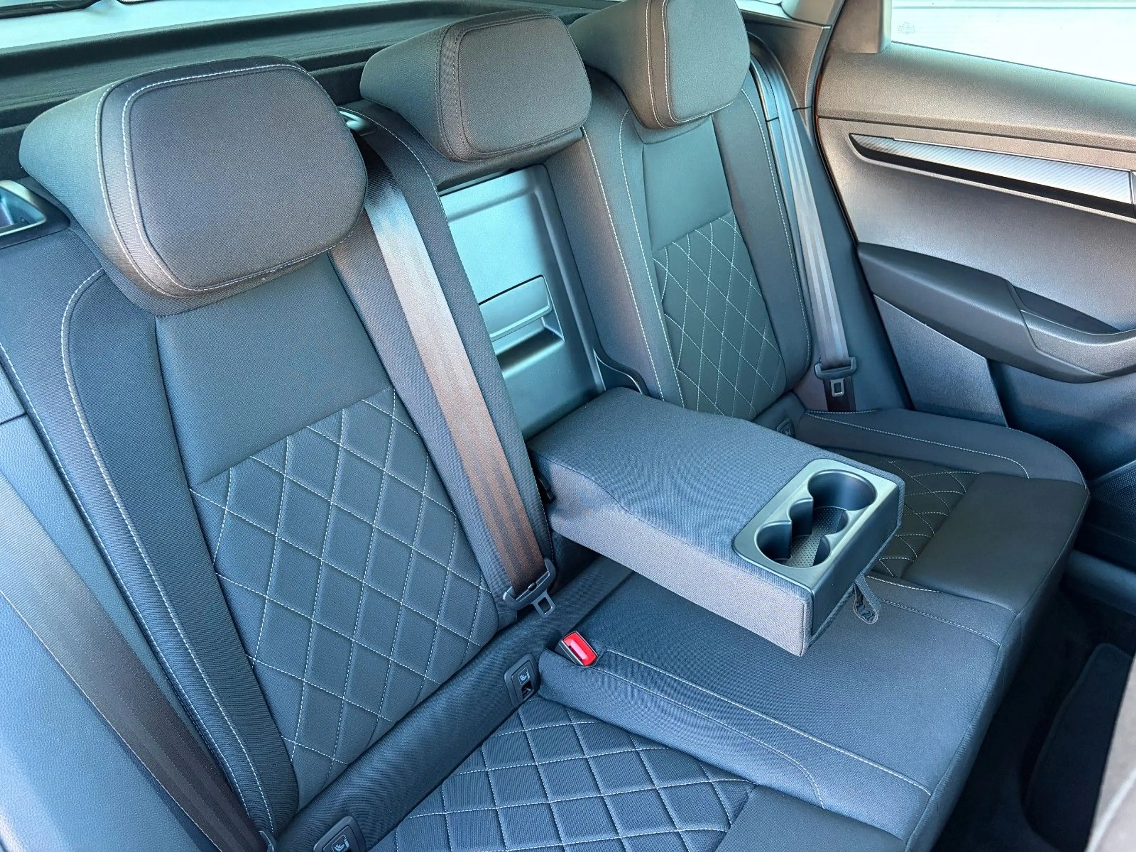 Skoda Karoq 1.5 TSI DSG Sportline 1.HD DCC AHK STHZG. — photo 14