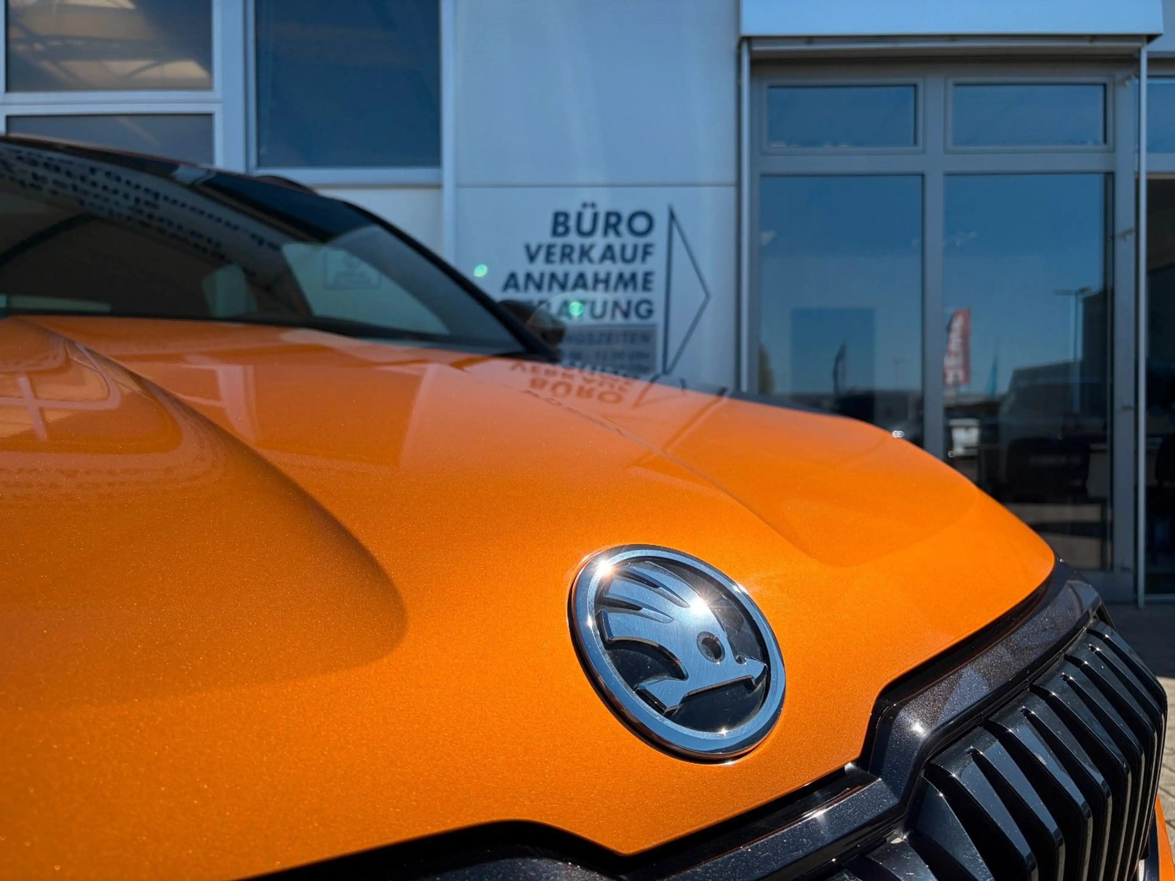Skoda Karoq 1.5 TSI DSG Sportline 1.HD DCC AHK STHZG. — photo 4