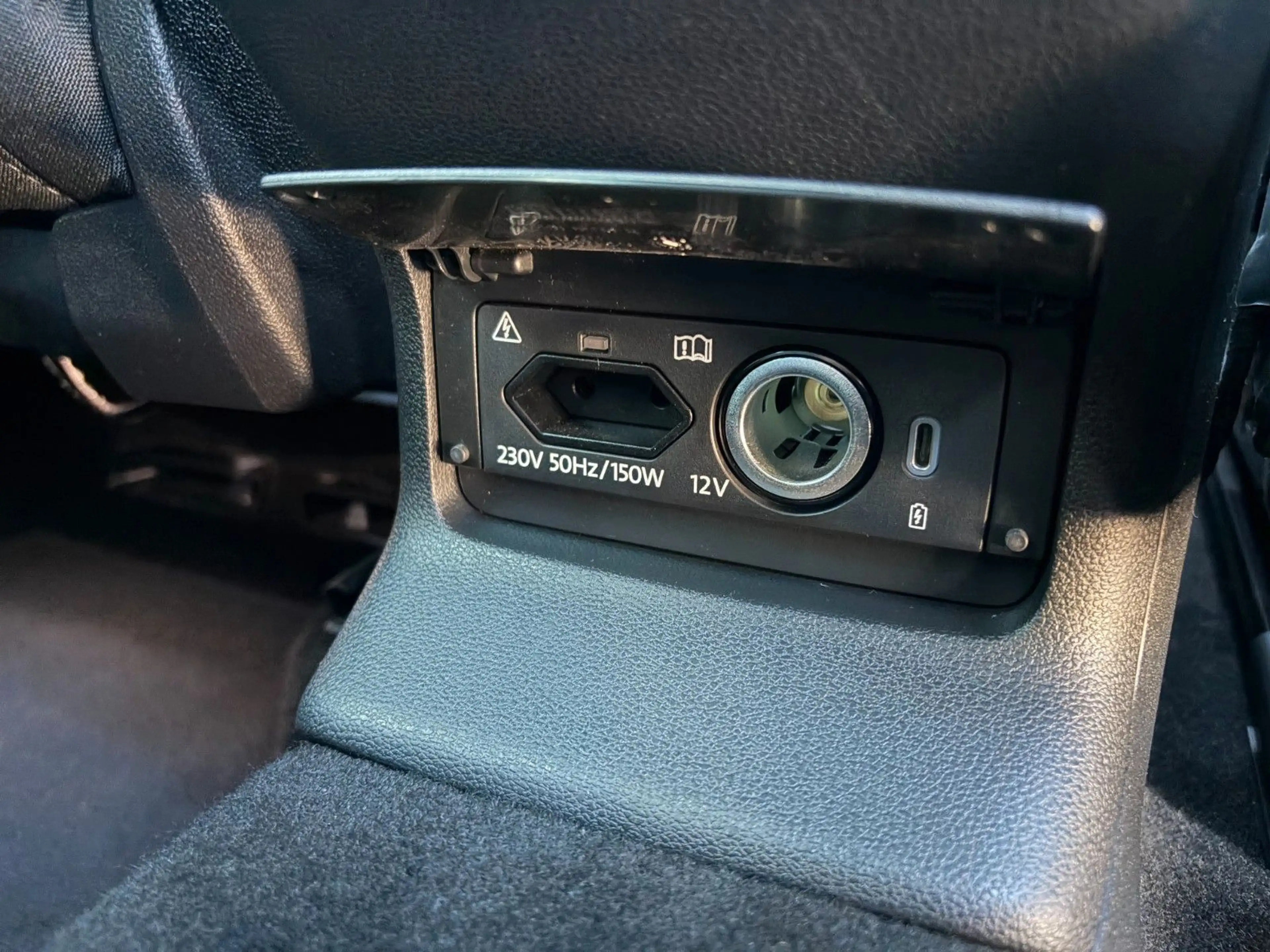 Skoda Karoq 1.5 TSI DSG Sportline 1.HD DCC AHK STHZG. — photo 13