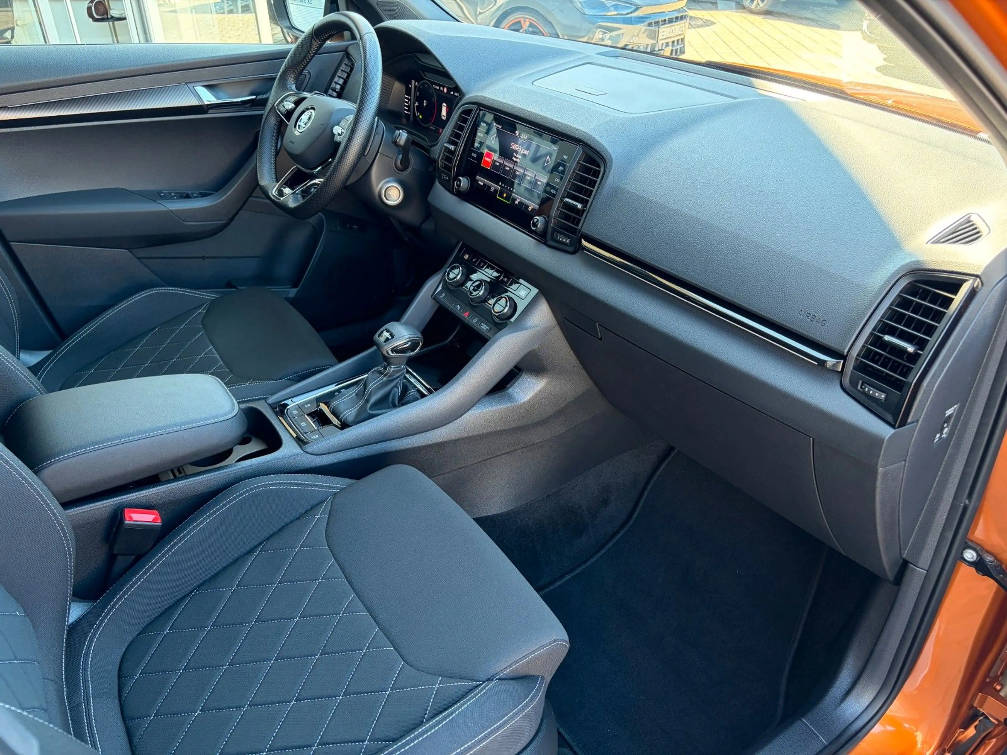 Skoda Karoq 1.5 TSI DSG Sportline 1.HD DCC AHK STHZG. — photo 8
