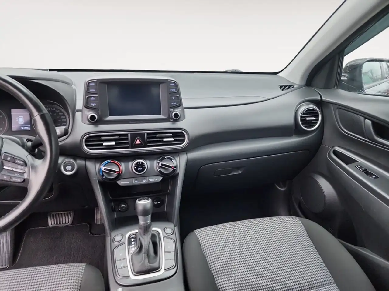 Hyundai KONA снимка Hyundai KONA