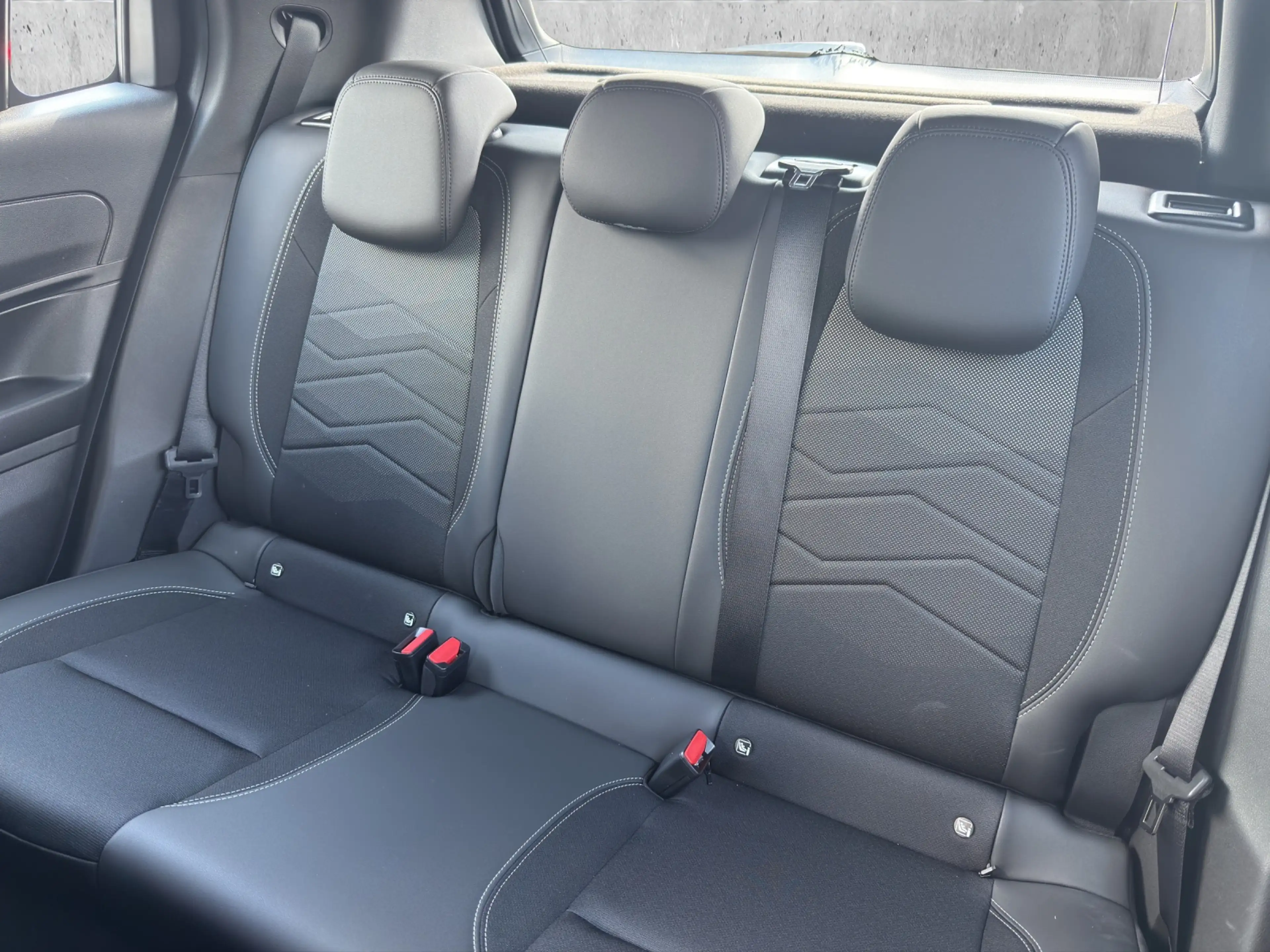 Jeep Avenger e-Hybrid MY24 Altitude 1.2l FWD *SHZ*GJR* — photo 14