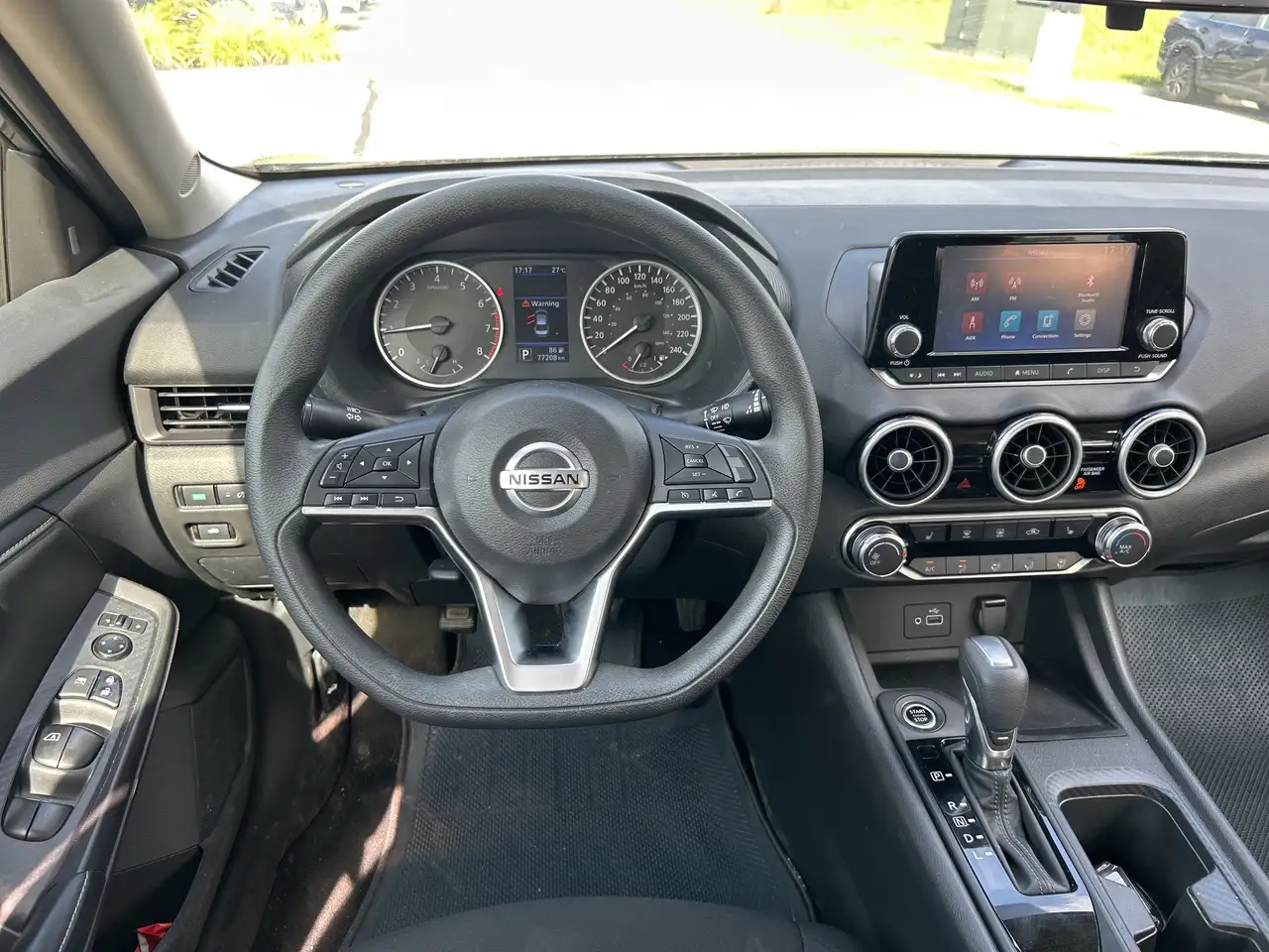 Nissan Sentra снимка Nissan Sentra