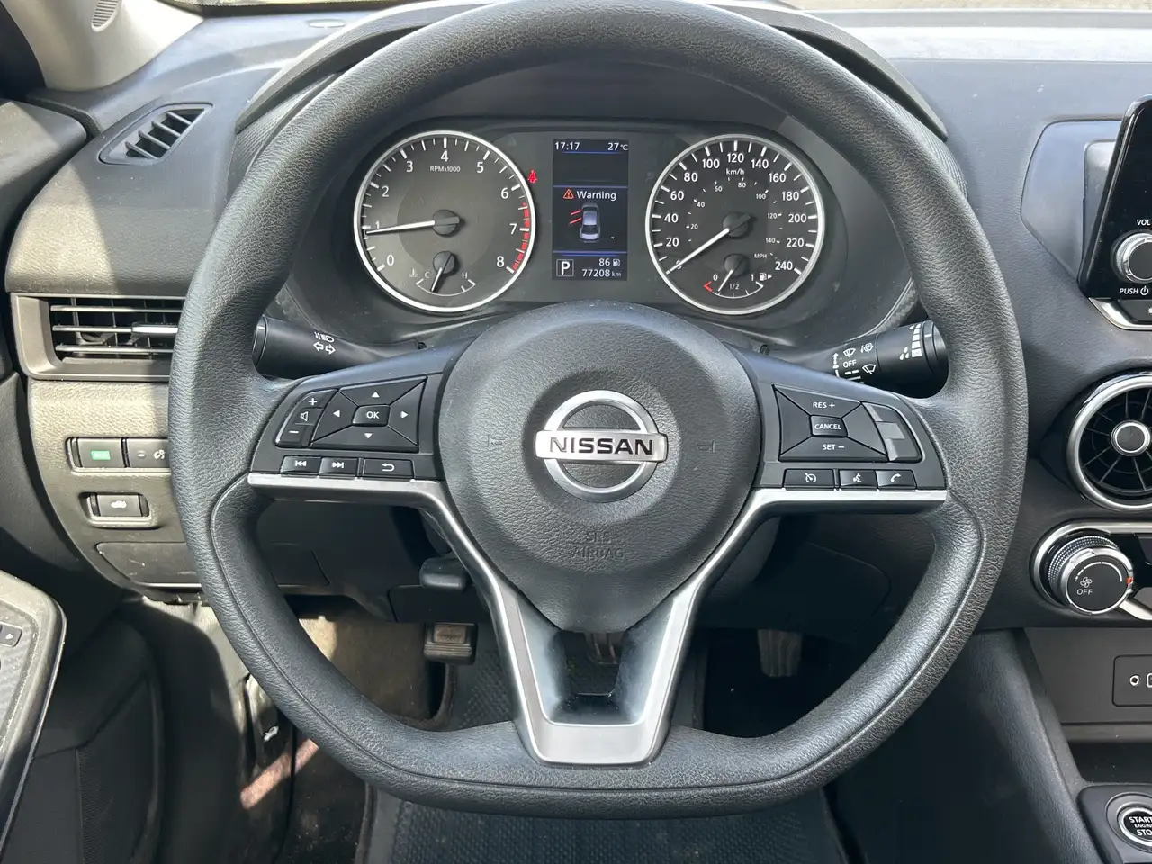 Nissan Sentra снимка Nissan Sentra