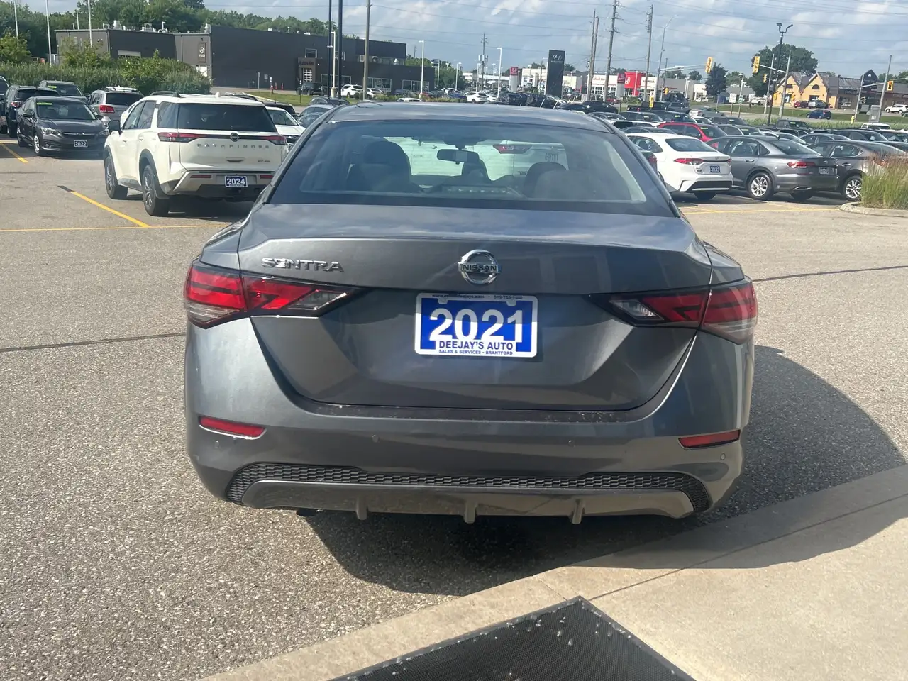Nissan Sentra снимка Nissan Sentra
