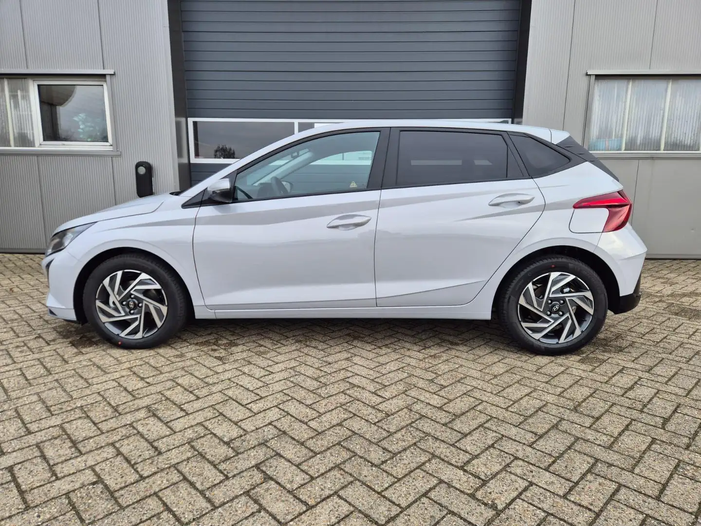 Hyundai i20 1.0 T-GDI 90PS Trend Automatik 5-türig Innenrau... Grau - 2
