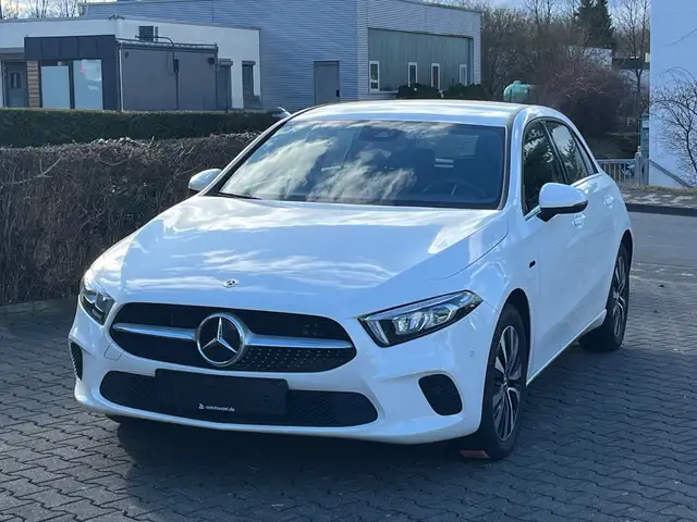 Mercedes-Benz A 250 e Style LED Navi 1.Hand