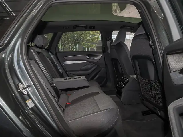 Audi A6 view 8