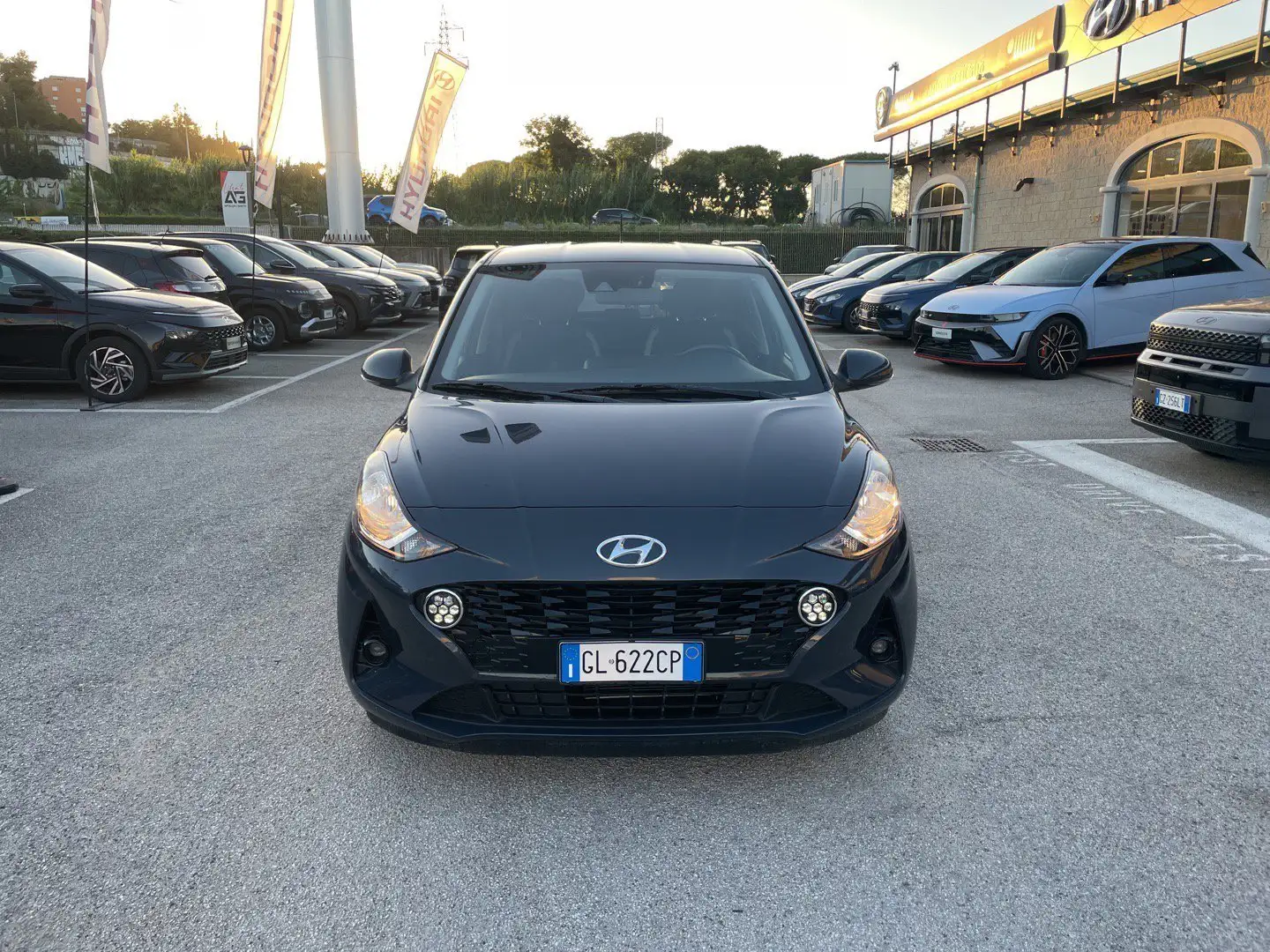 Hyundai i10 i10 1.0 MPI AT Tech Grau - 2