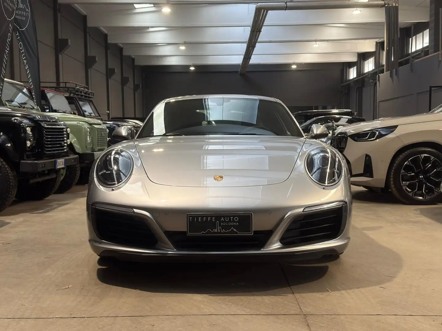 Porsche 911 3.0 Carrera 4 Coupé Argent - 2