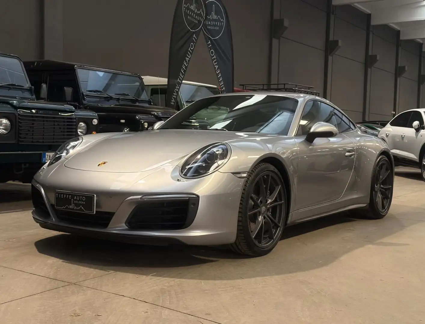 Porsche 911 3.0 Carrera 4 Coupé Argent - 1