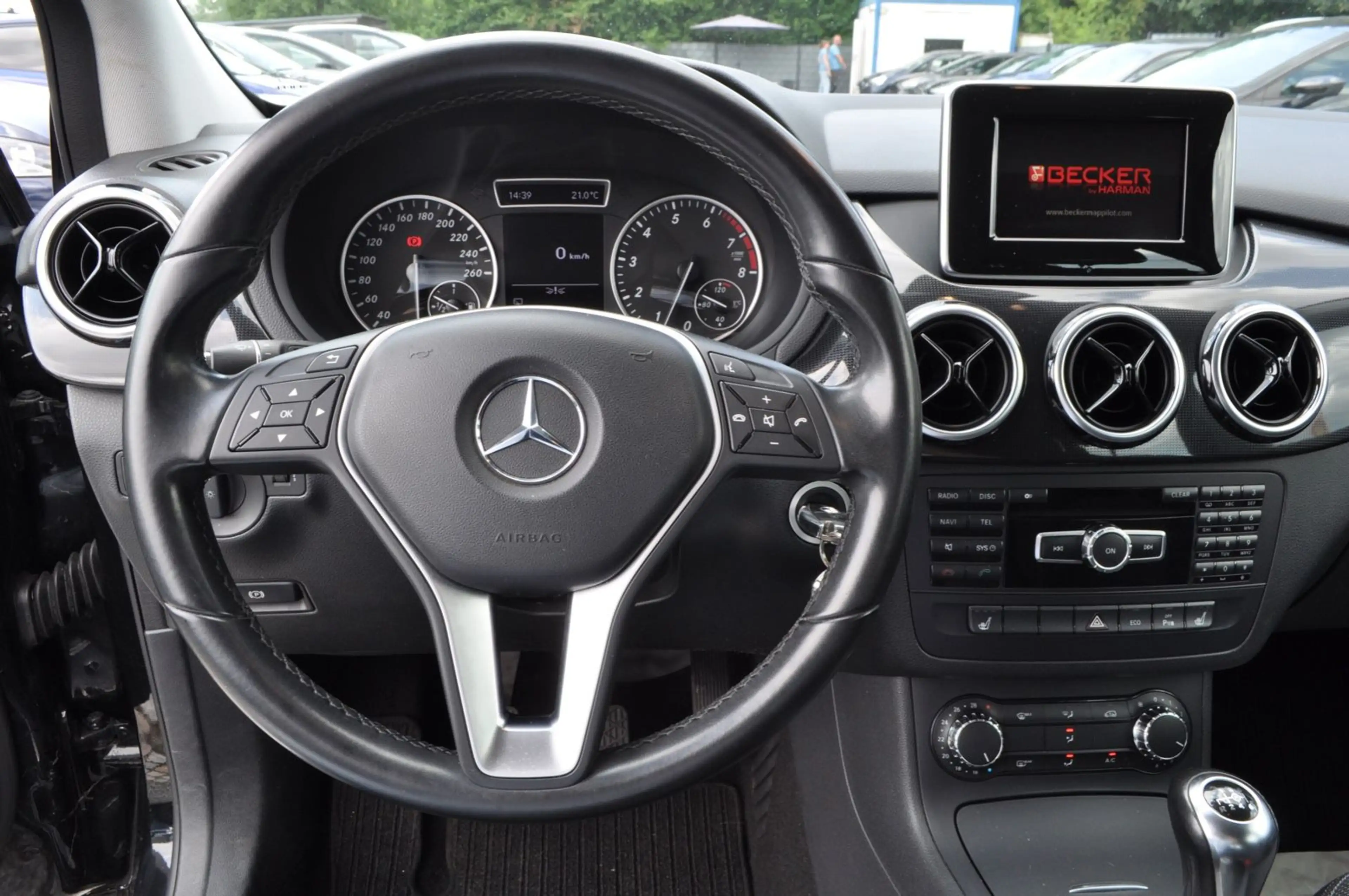 Mercedes-Benz B 180 Mercedes-Benz B 180 /NAVI/PDC/START/STOPP/S-HEFT — photo 13