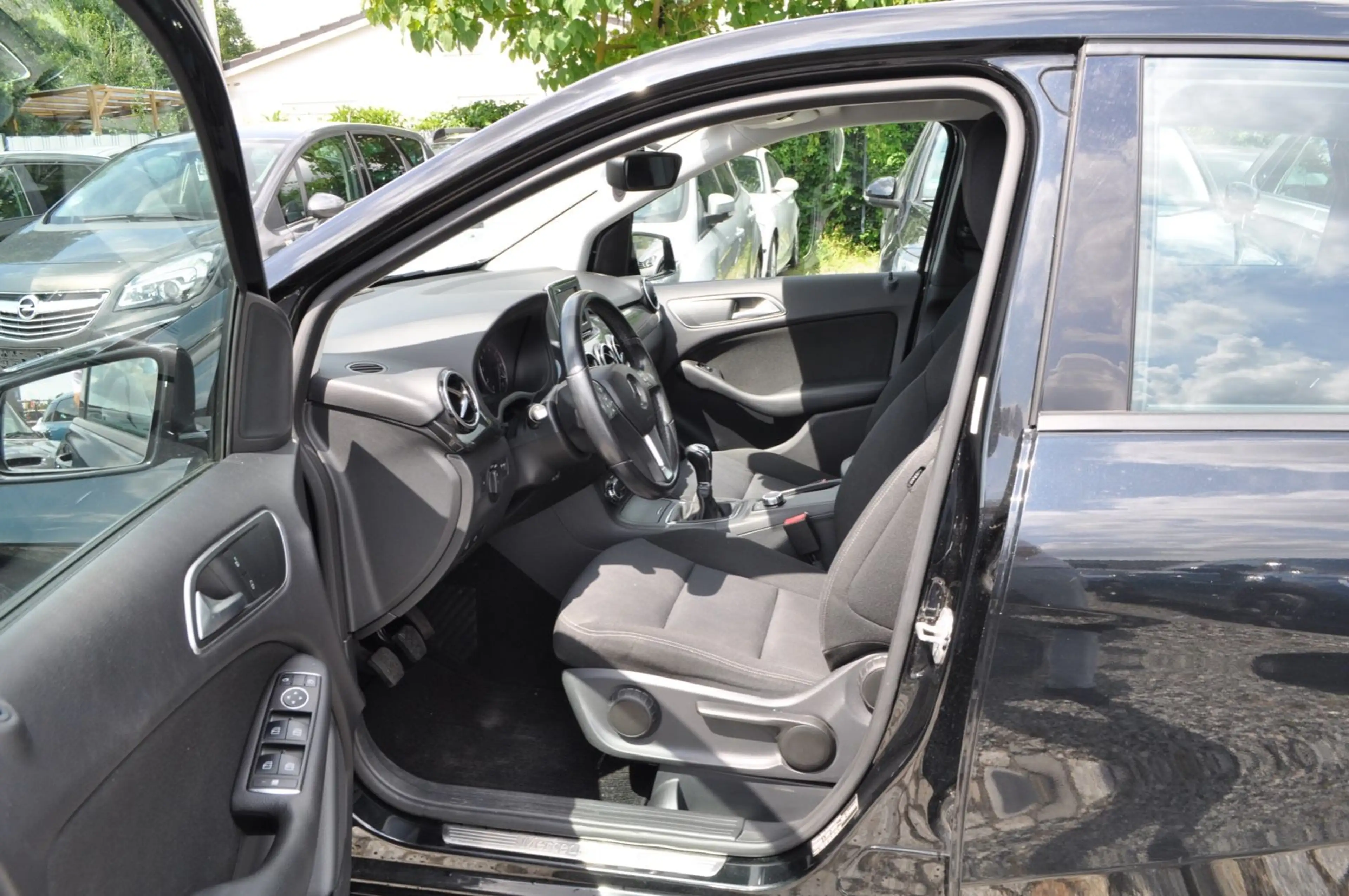 Mercedes-Benz B 180 Mercedes-Benz B 180 /NAVI/PDC/START/STOPP/S-HEFT — photo 7