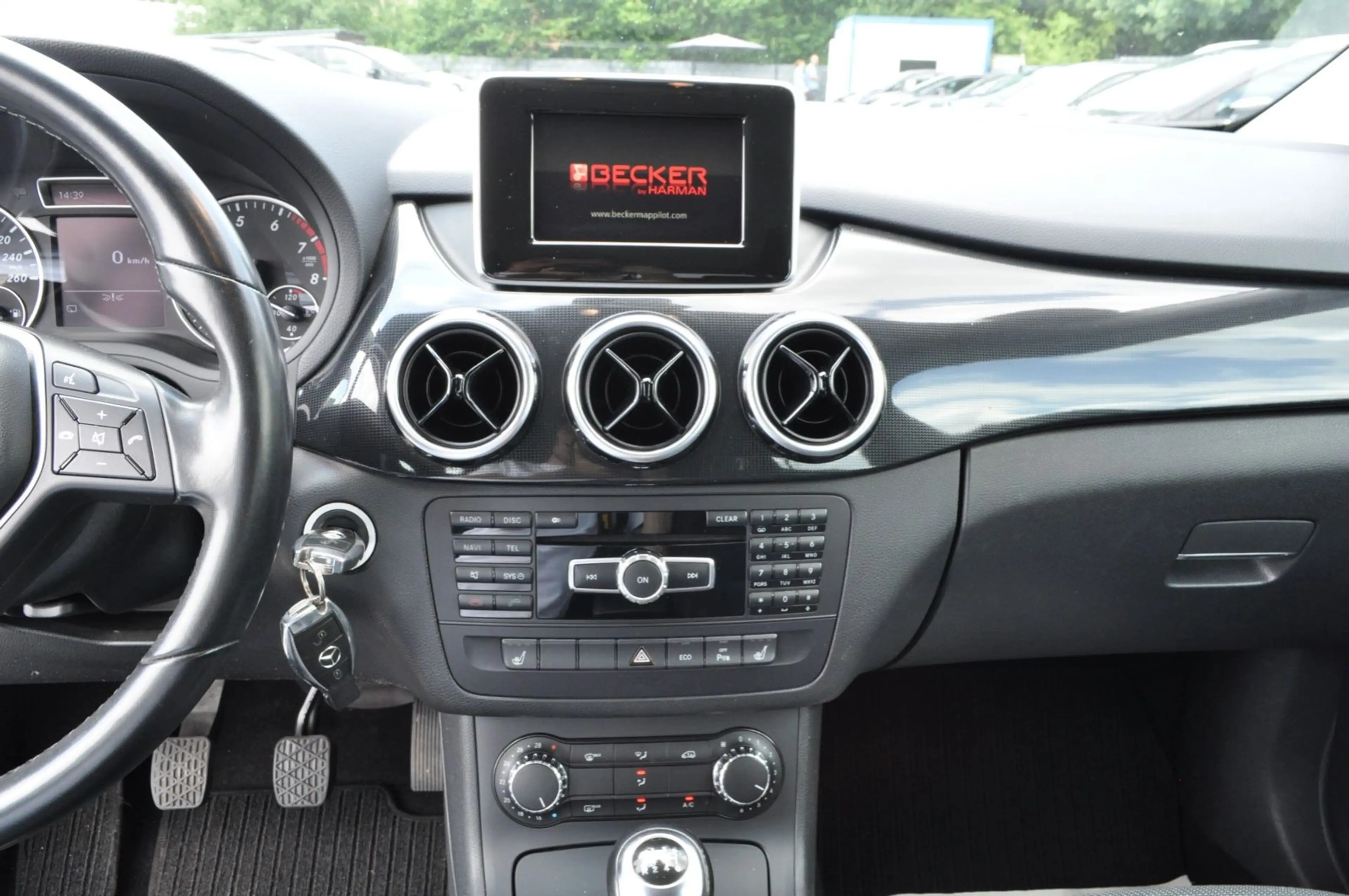 Mercedes-Benz B 180 Mercedes-Benz B 180 /NAVI/PDC/START/STOPP/S-HEFT — photo 12