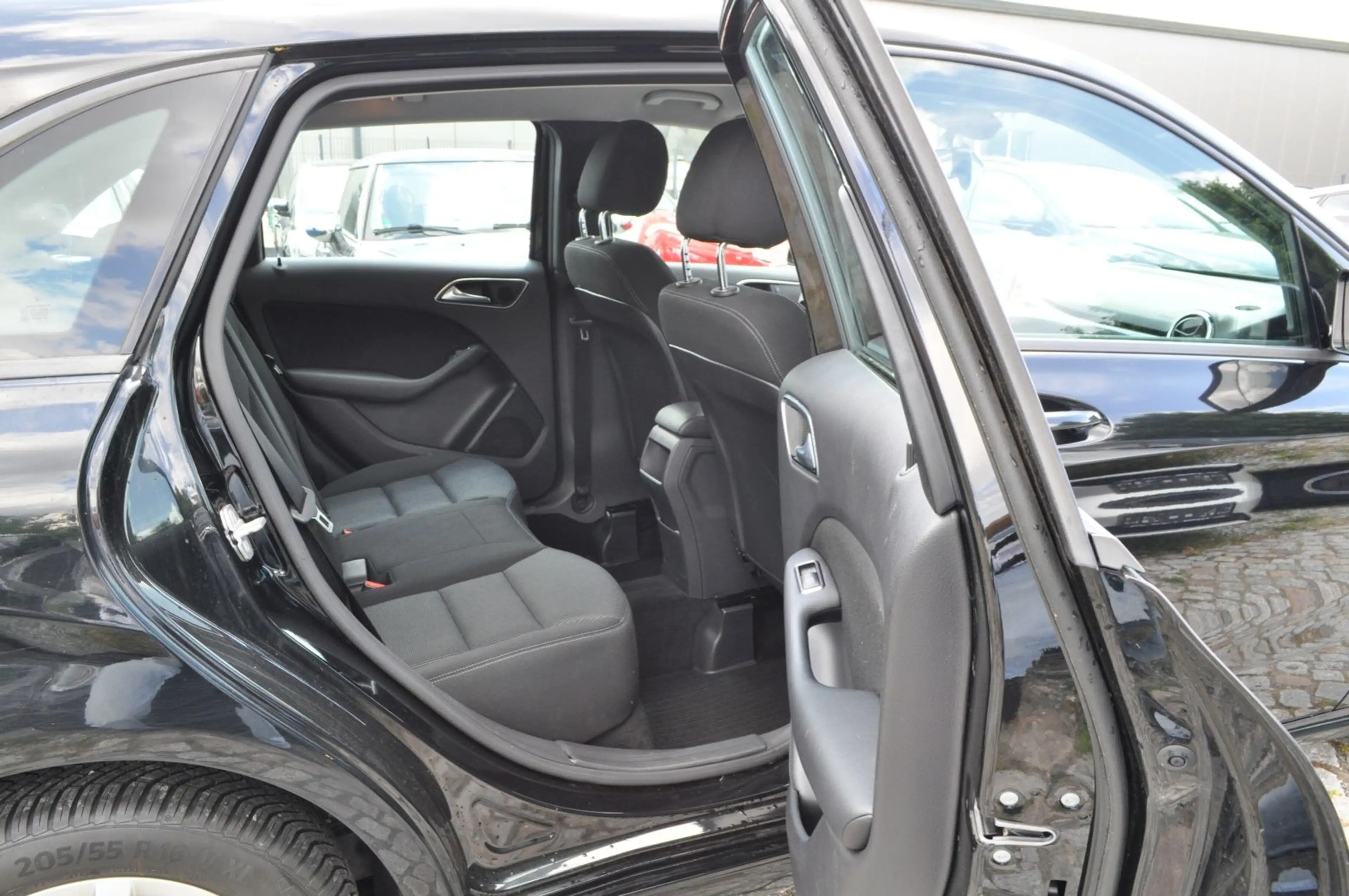 Mercedes-Benz B 180 Mercedes-Benz B 180 /NAVI/PDC/START/STOPP/S-HEFT — photo 9
