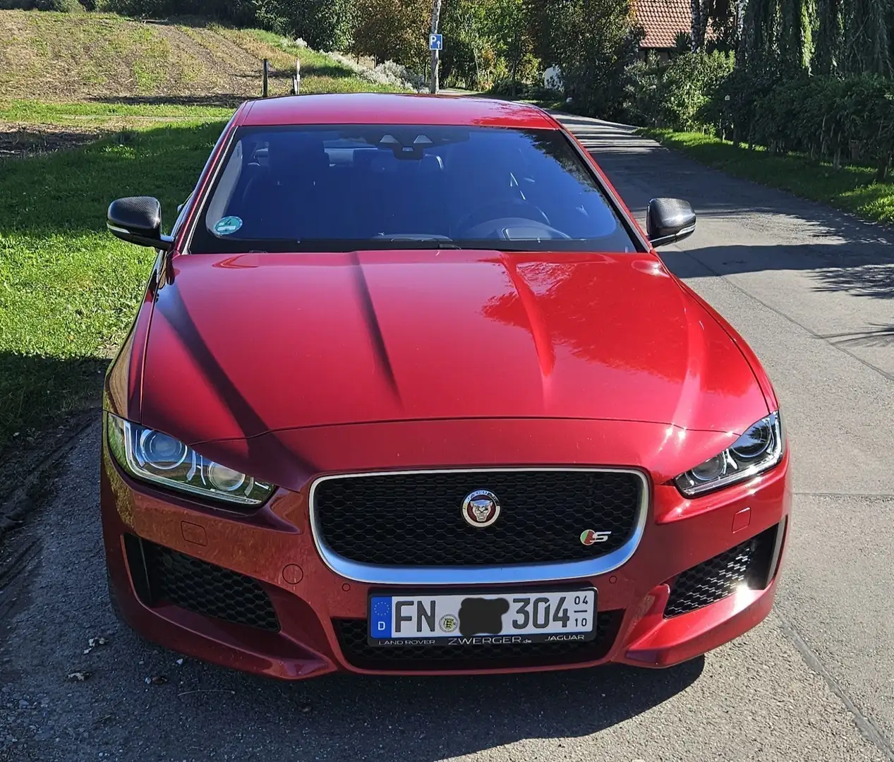Jaguar XE S Rot - 2