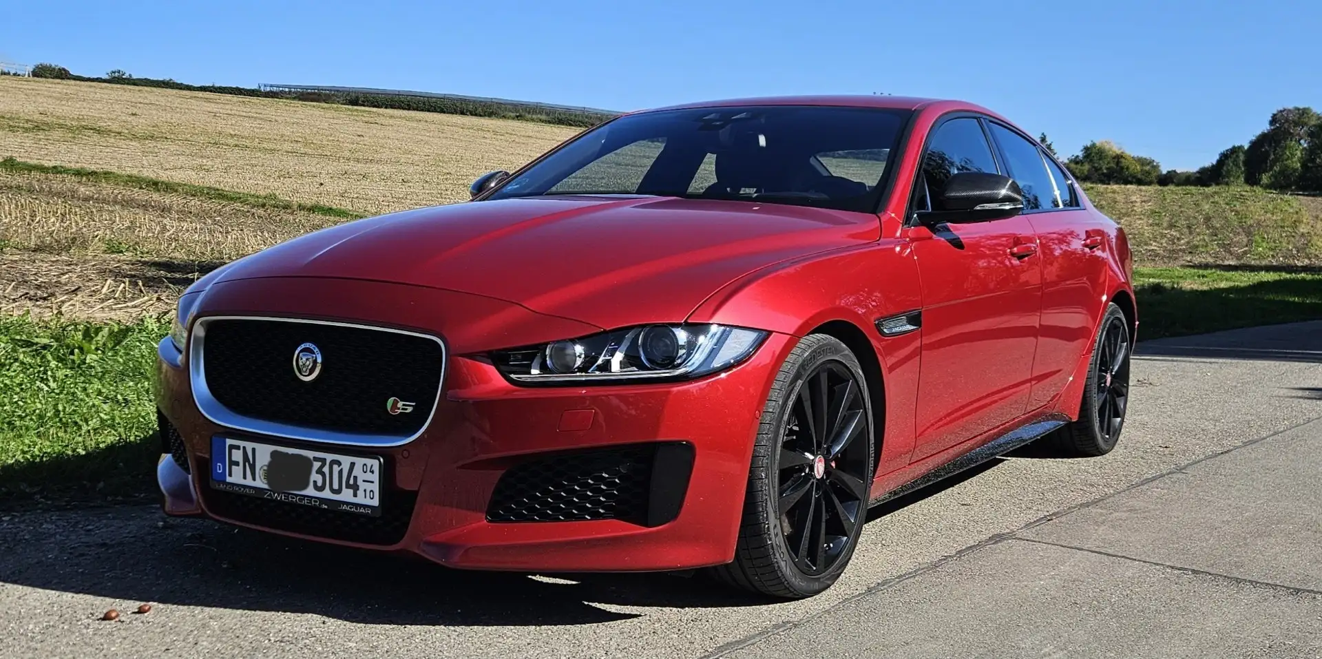 Jaguar XE S Rot - 1