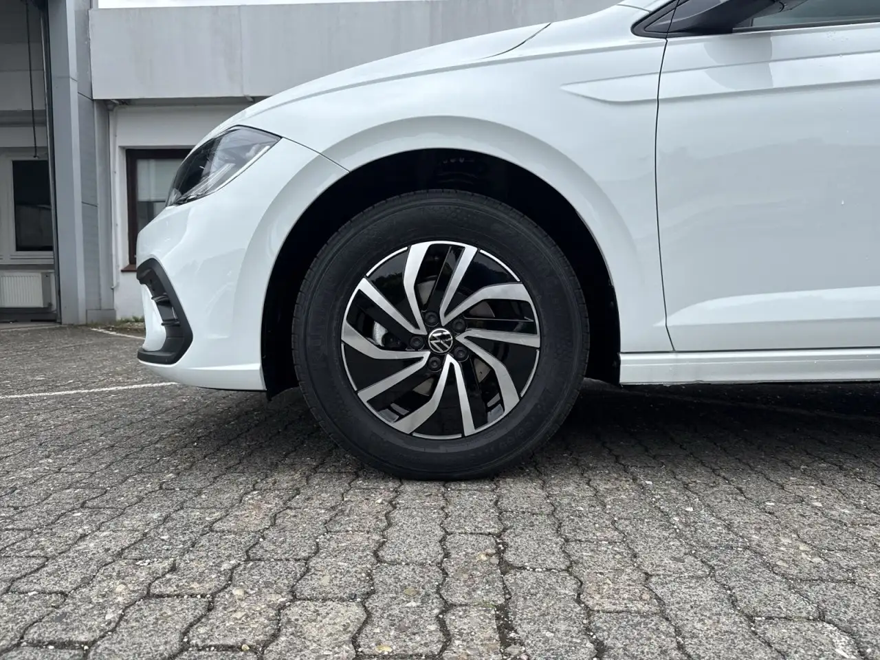 Volkswagen Polo Life 1.0 TSI LM KAM SHZ PDC APP Klima 4