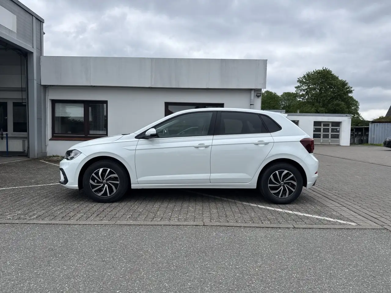 Volkswagen Polo Life 1.0 TSI LM KAM SHZ PDC APP Klima 2