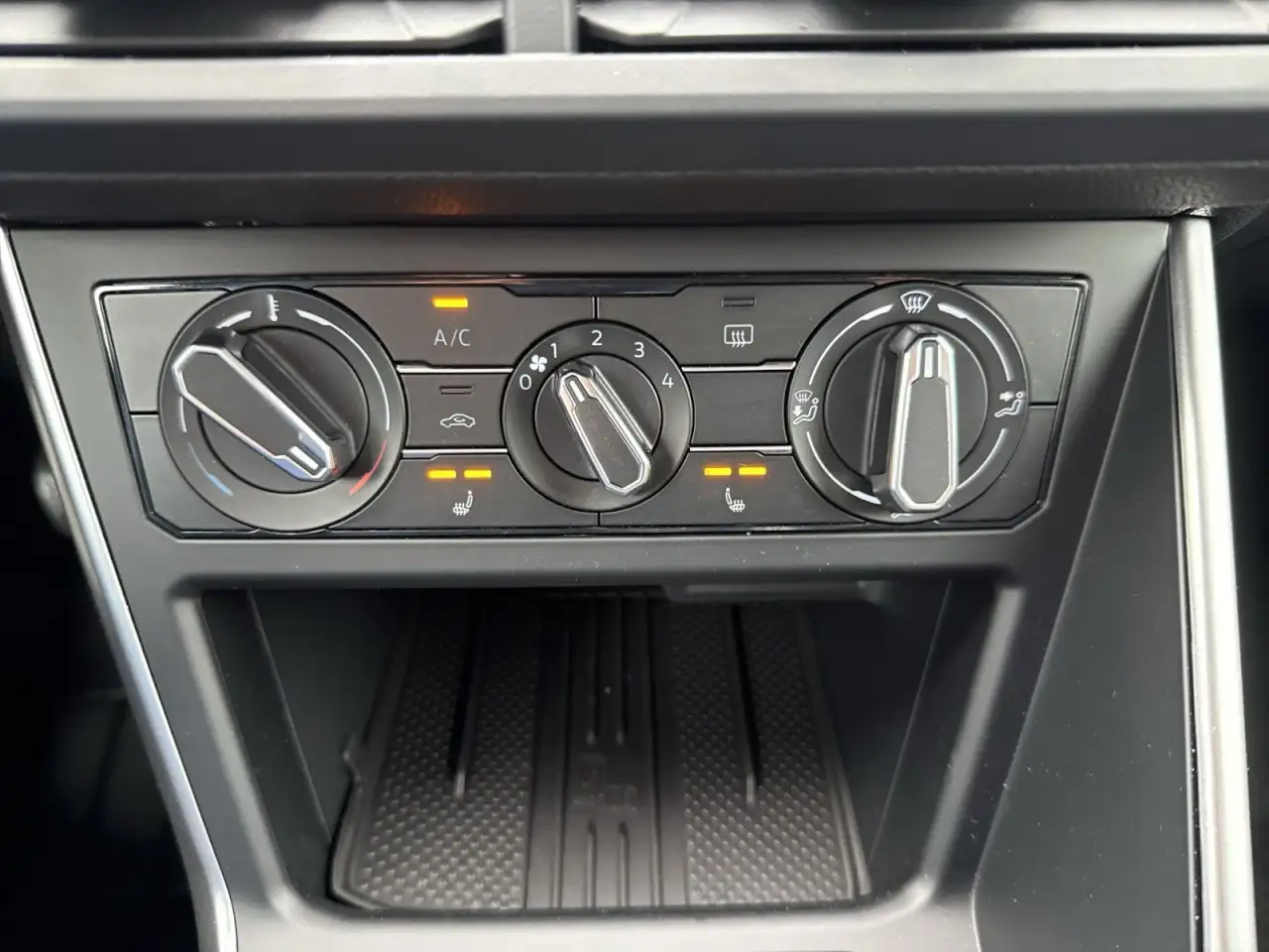 Volkswagen Polo Life 1.0 TSI LM KAM SHZ PDC APP Klima 12